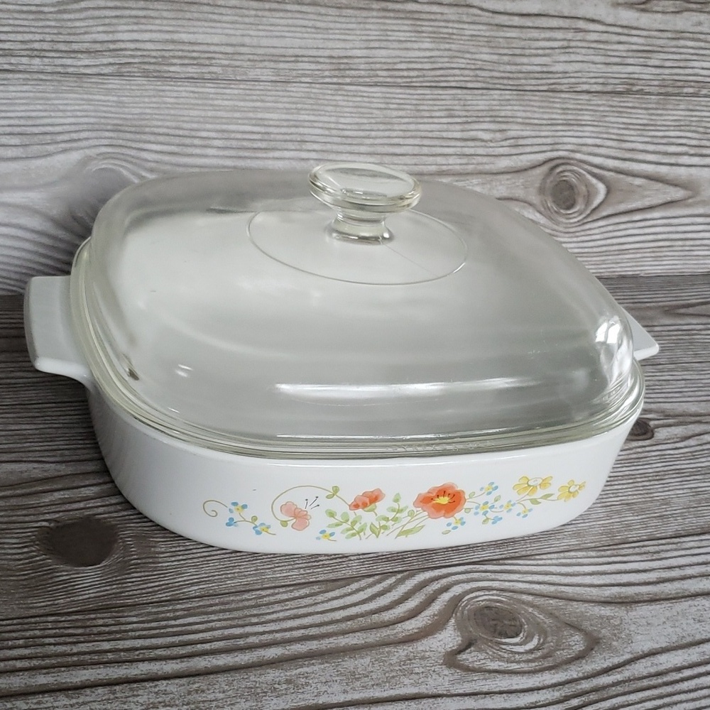 Corning ware vintage wildflower print casserole with lid